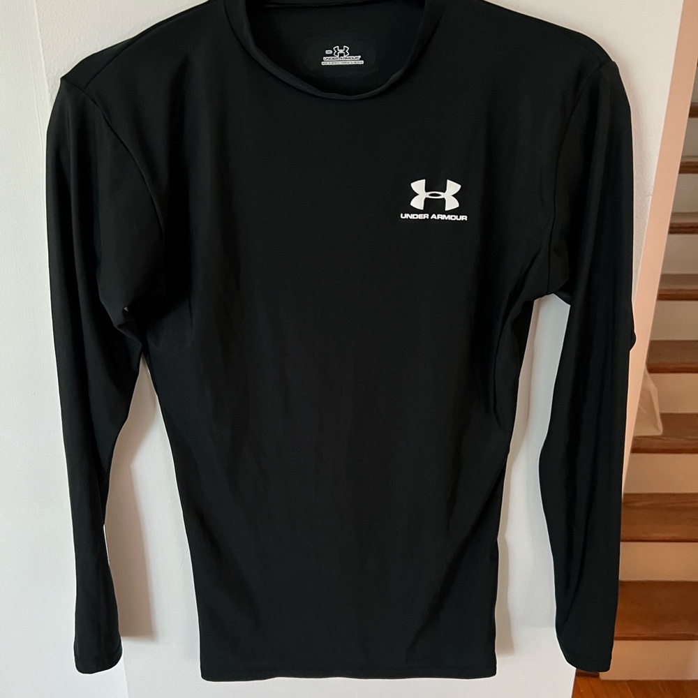 Under Armour Medium Hear Gear Black Shirt